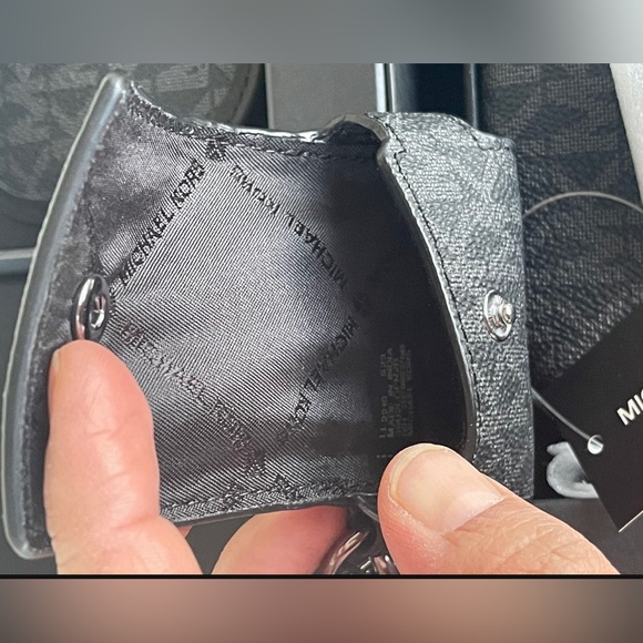 Michael Kors 3-In-1 Logo Travel Gift Set, New in Gift Box - Picture 12 of 15